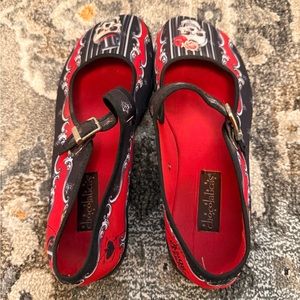 Women's Red and Black Mary Jane Shoes